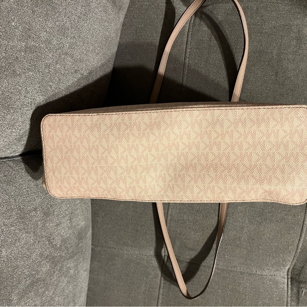 Michael Kors Beige and Gold Logo Tote used good condition - Picture 9 of 12